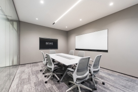 700平米复式办公室装修风格图