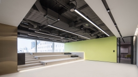 现代科技办公楼装修图