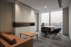 现代风格老总办公室装修图