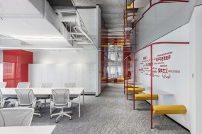 豪华集装箱装修办公室图