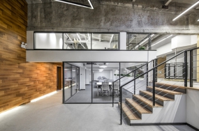 透明玻璃办公装修效果图