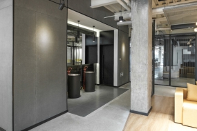 初创公司小办公室装修图