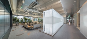 科技感办公室的装修图片