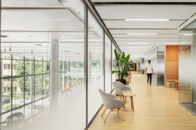 简约小办公室装修风格图