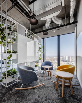 浅黄色办公室装修图