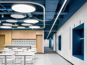 黑白极简办公装修图