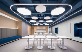 蓝色装修办公室图