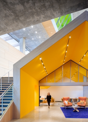 现代风办公室装修搭配图