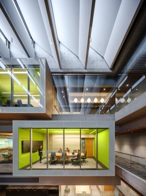 清新办公室装修风格图