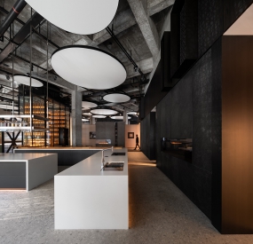 金融类公司办公室装修风格图