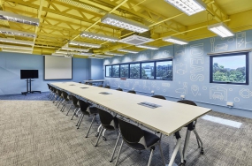 办公室原木装修风格图