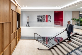 大空间办公区域装修图