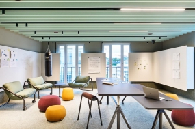 正方形办公室装修效果实景图