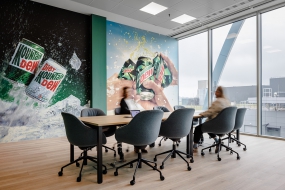 国外头部装修办公室实景图