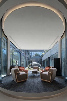 工厂式办公的装修风格图