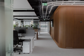 浅蓝色墙面办公室装修效果图