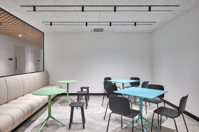 知名企业职场办公楼设计装修图