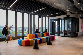 简易风办公室装修实景图