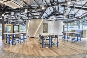 国外公司的办公室设计装修效果图