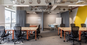 公共服务封闭式办公设计装修图