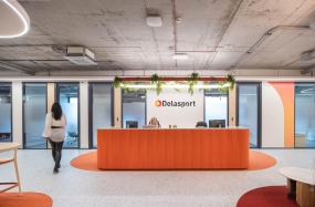 科技感办公室设计装修图