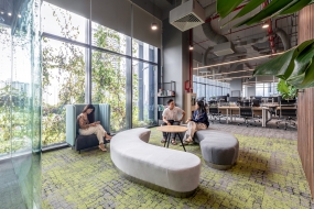 比较庄重办公室装修设计实景