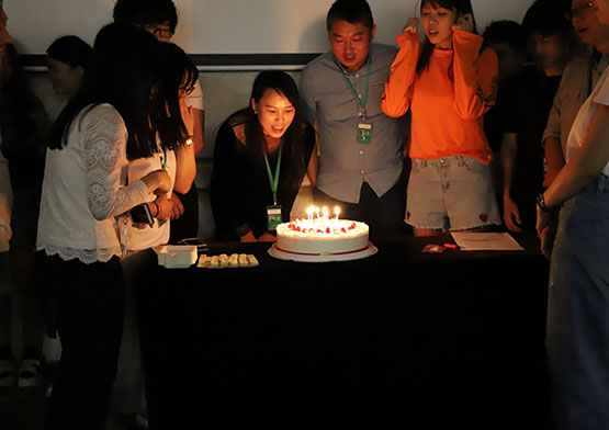 员工生日会留念！